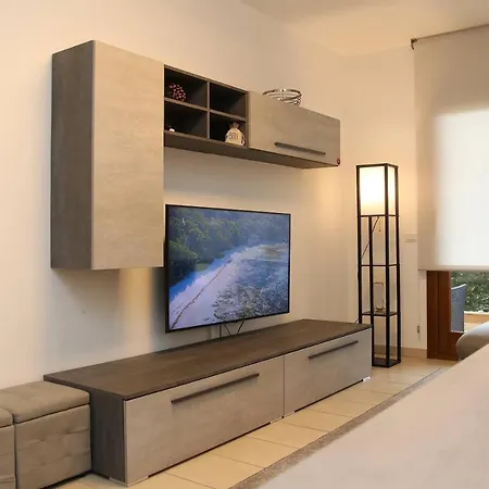 Comfy Living! Renovated 2 At Ambra Apartments-lift-secure Parking-great Area!
