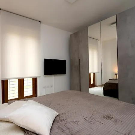 Apartament Comfy Living! Renovated 2 At Ambra Apartments-lift-secure Parking-great Area!