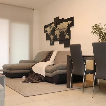 Apartament Comfy Living! Renovated 2 At Ambra Apartments-lift-secure Parking-great Area!
