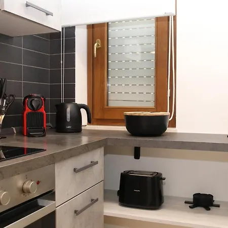 Comfy Living! Renovated 2 At Ambra Apartments-lift-secure Parking-great Area! Olbia